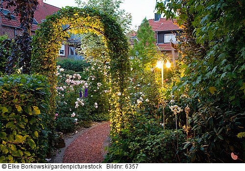 Garten mit Beleuchtung