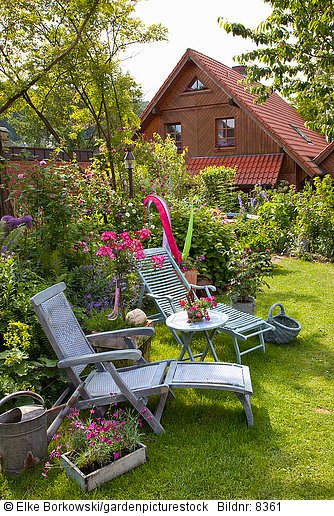 Sitzplatz im Landhausgarten