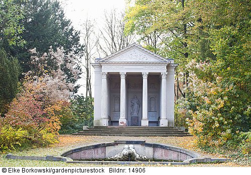 Der Minerva Tempel im Schwetzinger Schlossgarten