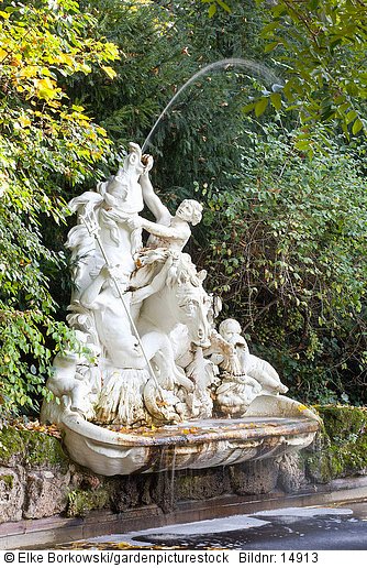 Der Seepferd Brunnen im Schwetzinger Schlossgarten