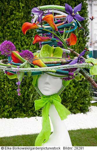 Florales Hutdesign auf der Chelsea Flower Show