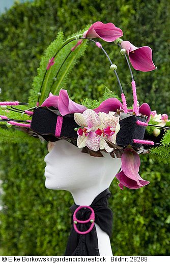 Florales Hutdesign auf der Chelsea Flower Show